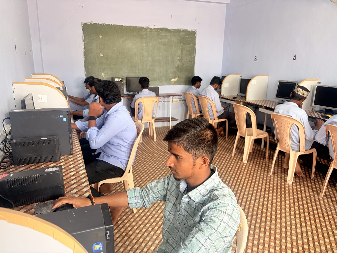 Students in computer lab practical session